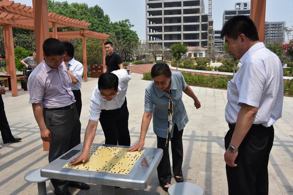 實地查看體育運動設(shè)施