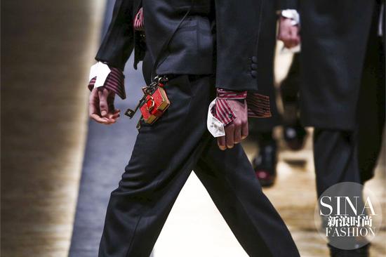 prada玩起不完美細(xì)節(jié)