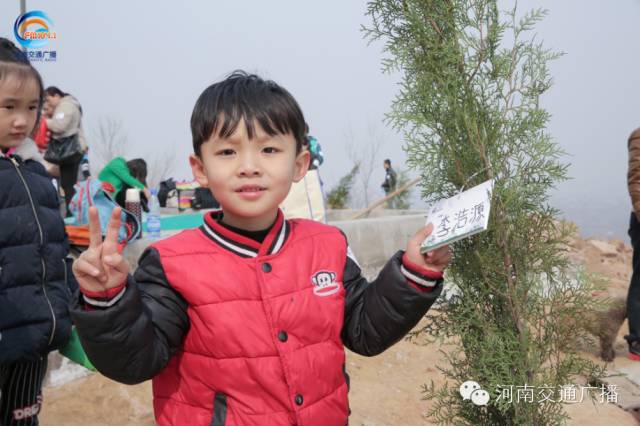 耶！你看，這是我種下的小樹苗！