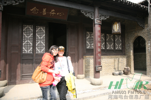 周迪與節(jié)目助理朱秀萍 周迪與節(jié)目助理朱秀萍