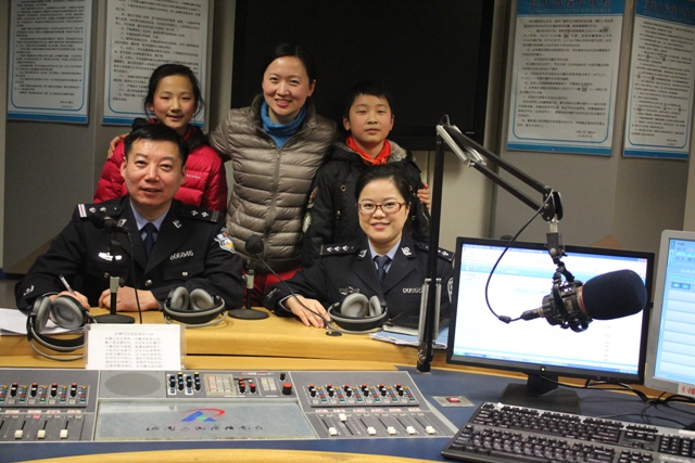 110報(bào)警臺(tái)警官做客《成長心連心》