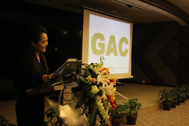 發(fā)布會(huì)開始，教育廣播女主播子楊現(xiàn)場(chǎng)主持