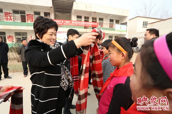 河南電臺音樂廣播魅力881的志愿者走進濮陽市臺前縣徐嶺東村小學(xué)