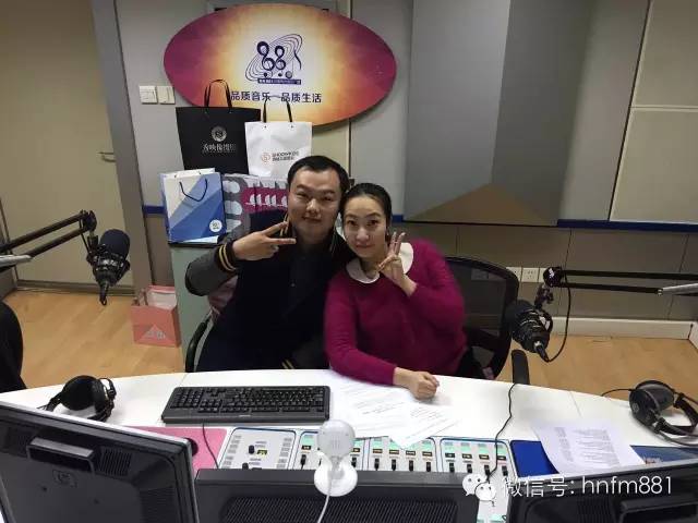 DJ子恒和小糖首先給我們送上祝福咯！