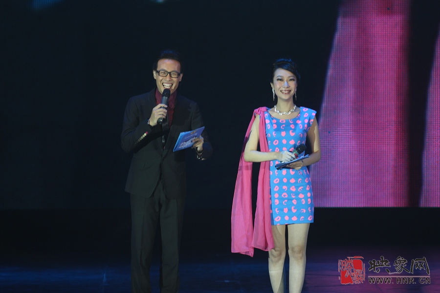 現(xiàn)場(chǎng)主持人雨晨、小糖