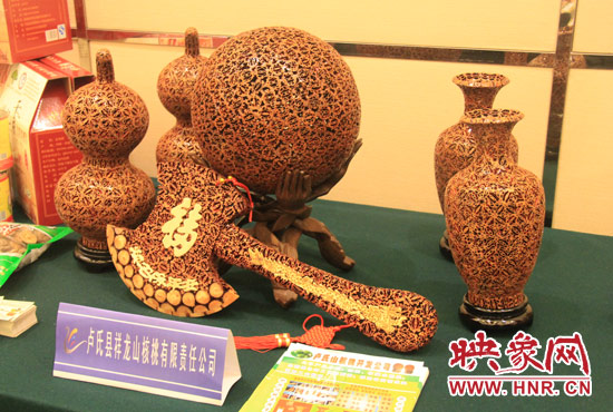 三門(mén)峽盧氏縣來(lái)帶的特色核桃工藝品