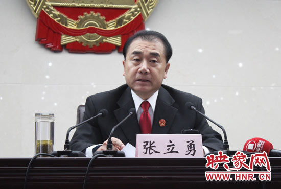 省高院院長張立勇說，全省法院一定要堅定為農(nóng)民工討薪的立場不動搖