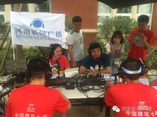 直播間被圍觀群眾包圍啦，是不是沒有看過我們的直播？