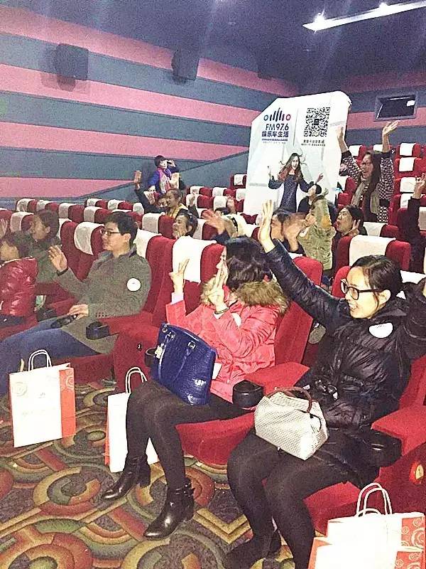 來到活動現(xiàn)場的每一位觀眾都十分熱情哦！