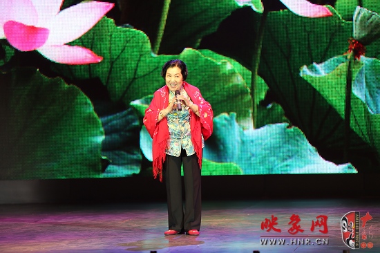 著名越調(diào)表演藝術家、越調(diào)皇后毛愛蓮演唱《白奶奶醉酒》選段“好一個俊俏的趙鳳英”