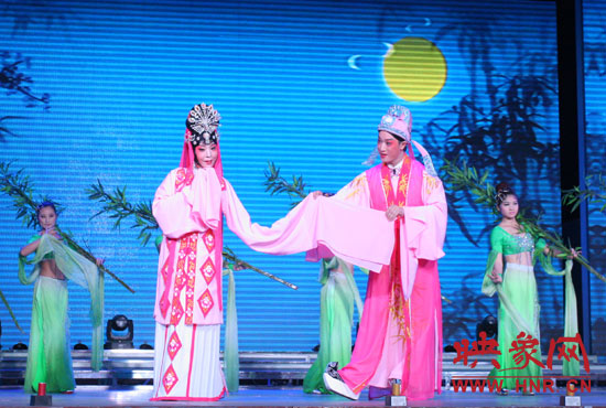 豫劇《必正與妙?！匪季d綿恨綿綿　演唱者：木子　池城