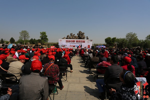 現(xiàn)場(chǎng)坐滿了來(lái)自鄭州、洛陽(yáng)以及洛陽(yáng)周邊縣市的戲迷朋友