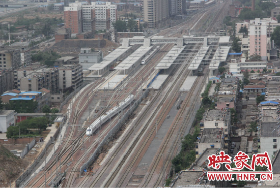 本次運行試驗由2列CRH2A型動車組擔(dān)當(dāng)，計劃試驗速度為每小時200公里。