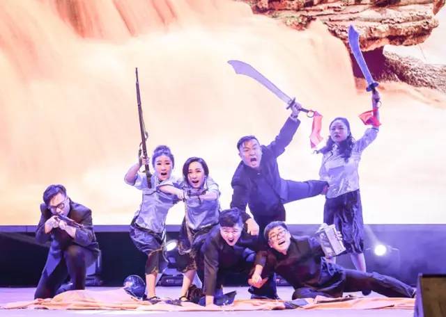 作為本場晚會的最后一個(gè)節(jié)目，《黃河大合唱》刷新你完全不一樣的體驗(yàn)。