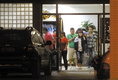 2012年9月17日，廠橋小學(xué)門口，一女子駕車錯(cuò)將油門當(dāng)剎車，撞死一男學(xué)生。