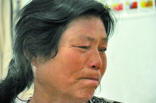 談及女兒的病情，王學鳳不禁哭了出來