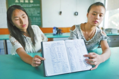 劉龔帶的2012屆畢業(yè)生一天就募捐了5000多元，并一一登記