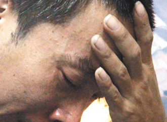 10歲方姓男童遭割喉殺害，父親淚流不止說，小兒子走了，他不知道該如何活下去。 臺灣《聯(lián)合報》