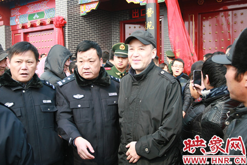 郭達現(xiàn)身馬街書會現(xiàn)場。