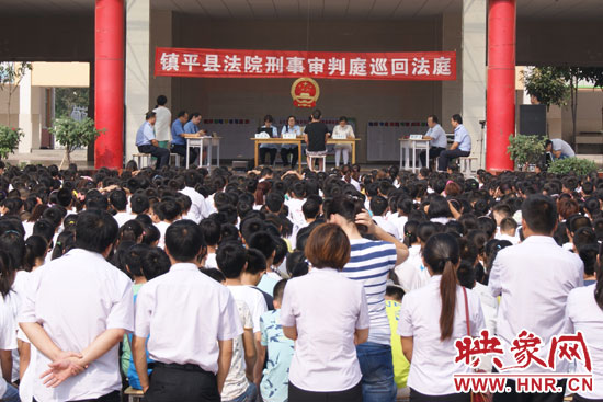 巡回開(kāi)庭現(xiàn)場(chǎng) 巡回開(kāi)庭現(xiàn)場(chǎng)