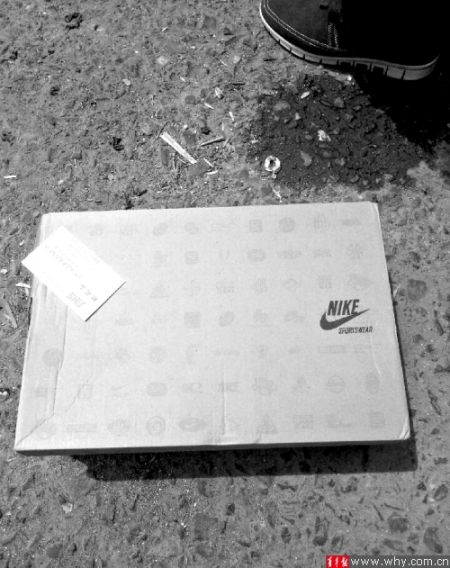 劉先生下單訂購的運(yùn)動(dòng)鞋包裝為“耐克”，里面卻是“安踏”。 受訪者供圖