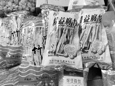 內(nèi)黃腐竹含吊白塊被曝光后，市場上內(nèi)黃產(chǎn)腐竹難覓蹤跡。攤主所售產(chǎn)品大多出自河南許昌和河北保定