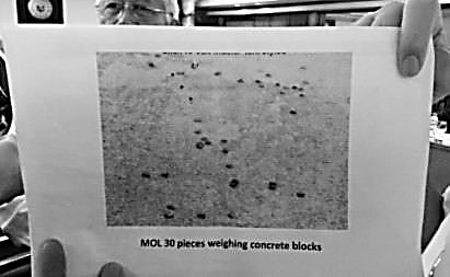 菲防長3日出示拍攝到的“混凝土砌塊”。