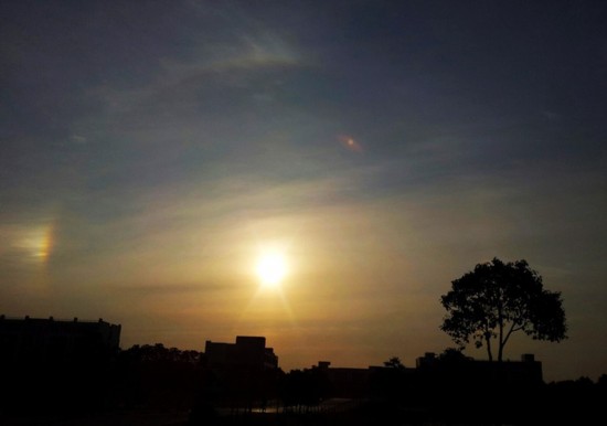 上?，F(xiàn)“3個(gè)太陽”