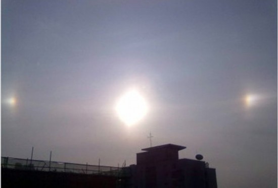 上?，F(xiàn)“3個(gè)太陽”