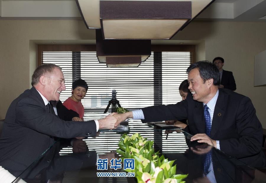 4月26日，國家文物局副局長宋新潮代表中方向法國有關(guān)方面負(fù)責(zé)人表示感謝。當(dāng)日，法國皮諾家族在北京宣布