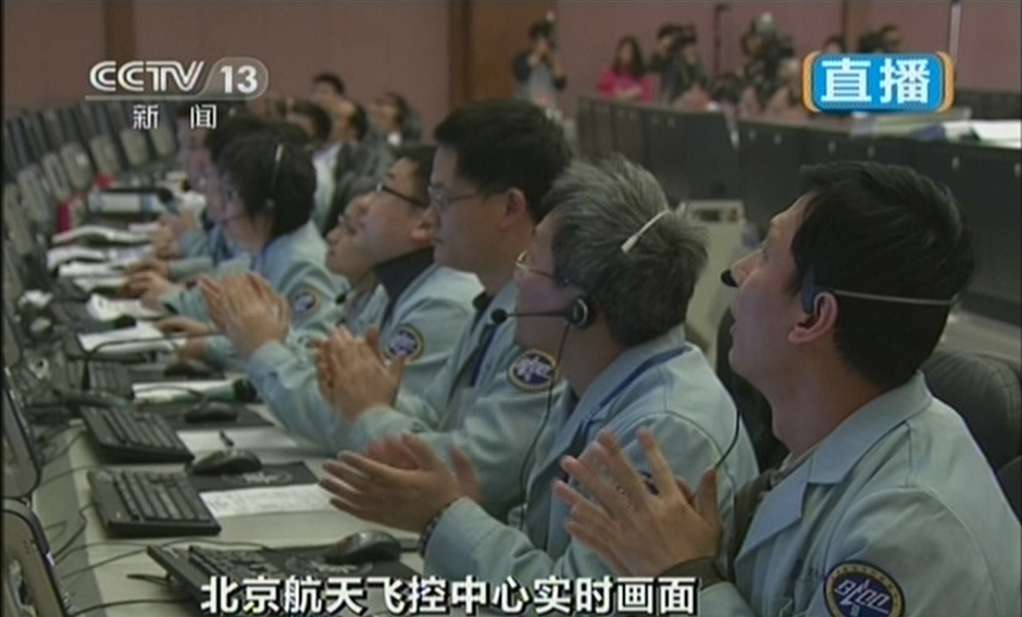 嫦娥三號平穩(wěn)落月 中國首次地外天體軟著陸成功