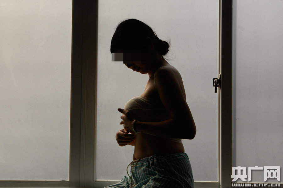 將挑戰(zhàn)國(guó)內(nèi)最大的600cc隆胸假體，誓要成為“中國(guó)最胸辣媽”。