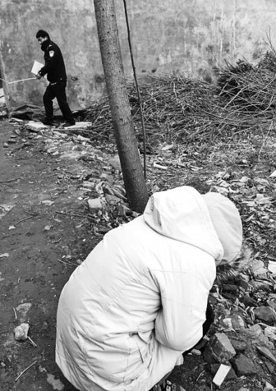 案發(fā)現(xiàn)場附近，死者的姐姐在痛哭。