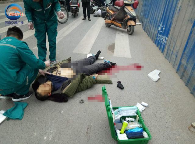 鄭州一面包車撞電動(dòng)車 電動(dòng)車主已無(wú)生命跡象
