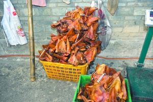 警方現(xiàn)場查獲的Y臘肉。