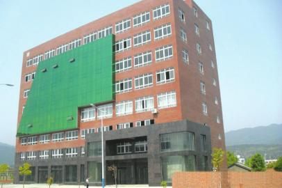 主體已完工的社區(qū)服務(wù)中心。