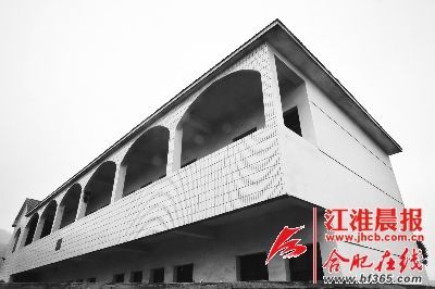 事發(fā)小學(xué)。晨報記者 高博 攝