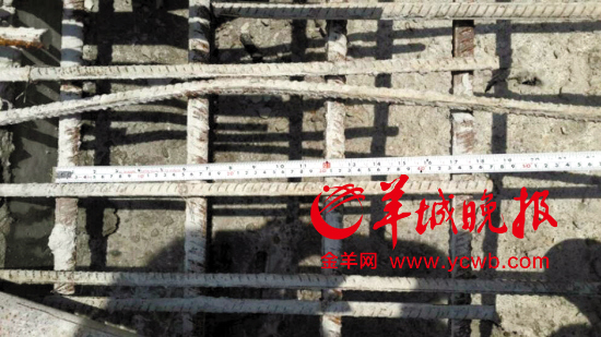 黃建清提供的E出入口鋼筋間距，顯示為15厘米