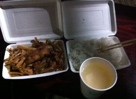 45元的盒飯,三菜一湯。