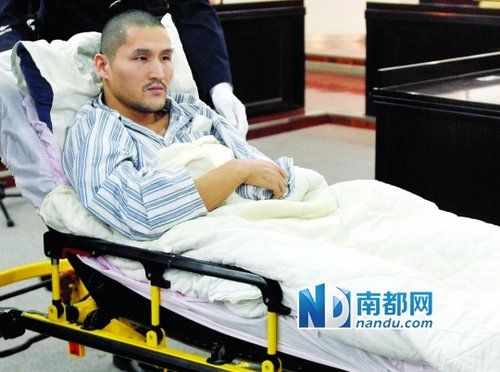 被告人冀中星在法庭上。