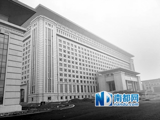 圖片顯示，湖南攸縣新建的發(fā)展中心樓群氣派，廣場龐大。 圖片來源：天涯論壇