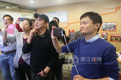 李連杰現(xiàn)身阿里巴巴，助陣雙十一。