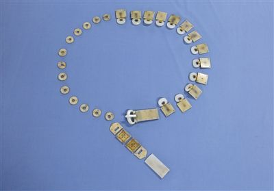 1號墓出土的蹀躞金玉帶。