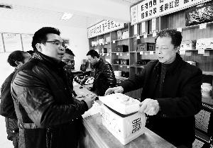 4月2日，福建省古田縣紀委、監(jiān)察局成立清明節(jié)專項督查組，對違反“八項規(guī)定”行為進行監(jiān)督檢查。新華社發(fā)