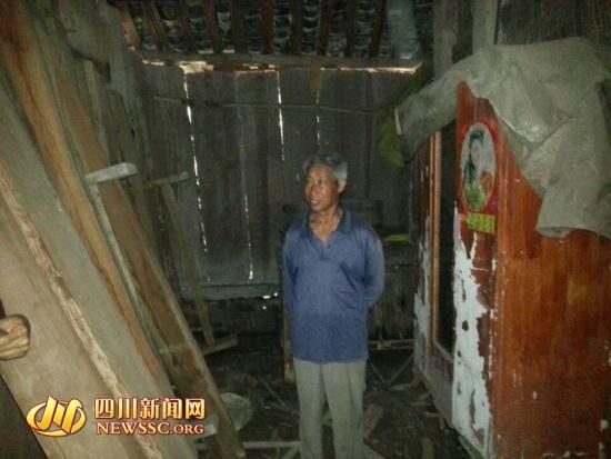 王本余的堂兄王本武向四川新聞網(wǎng)記者介紹王本余還剩下的財(cái)物。