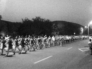 廣場舞大媽“轉(zhuǎn)行”，徐州每晚萬人暴走