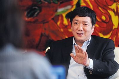 　政協(xié)委員、中國(guó)電力投資集團(tuán)總經(jīng)理陸啟洲稱，7800元是其每月基本工資。資料圖片/新京報(bào)記者 楊杰