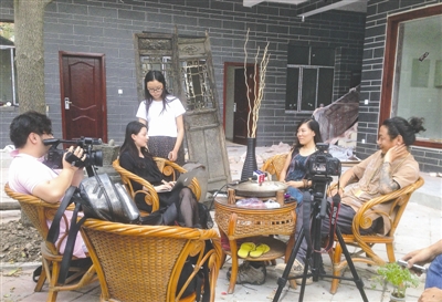 23日，顧少?gòu)?qiáng)接受成都媒體采訪