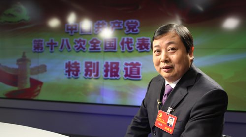 十八大代表，江蘇省江陰市華西村黨委書記、華西集團(tuán)董事長(zhǎng)吳協(xié)恩