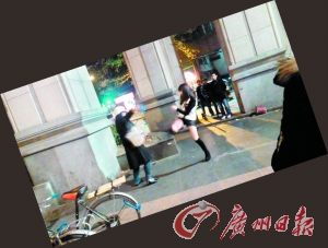 “保時(shí)捷女孩”踢腿救人。